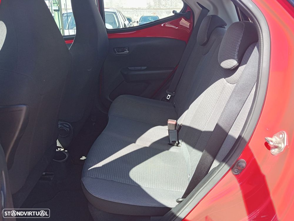 Toyota Aygo 1.0 X-Play - 14