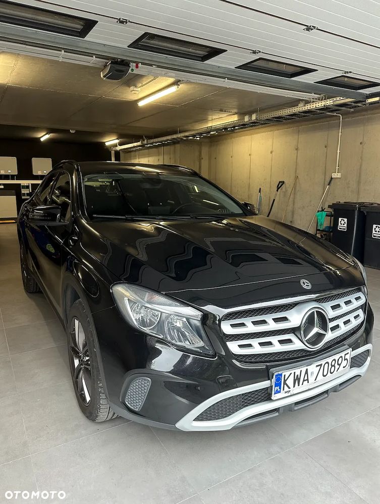 Mercedes-Benz GLA 180 7G-DCT - 14