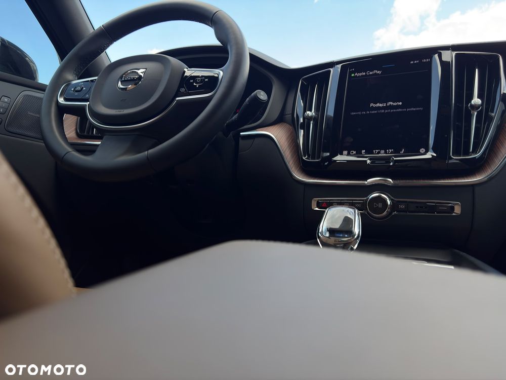 Volvo XC 60 B5 B AWD Ultimate Dark - 21