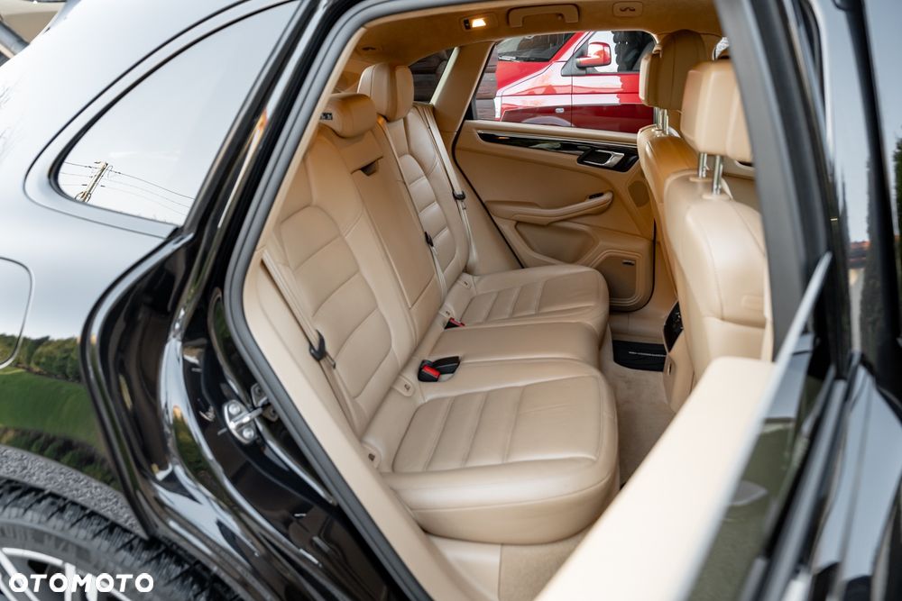 Porsche Macan Turbo - 21