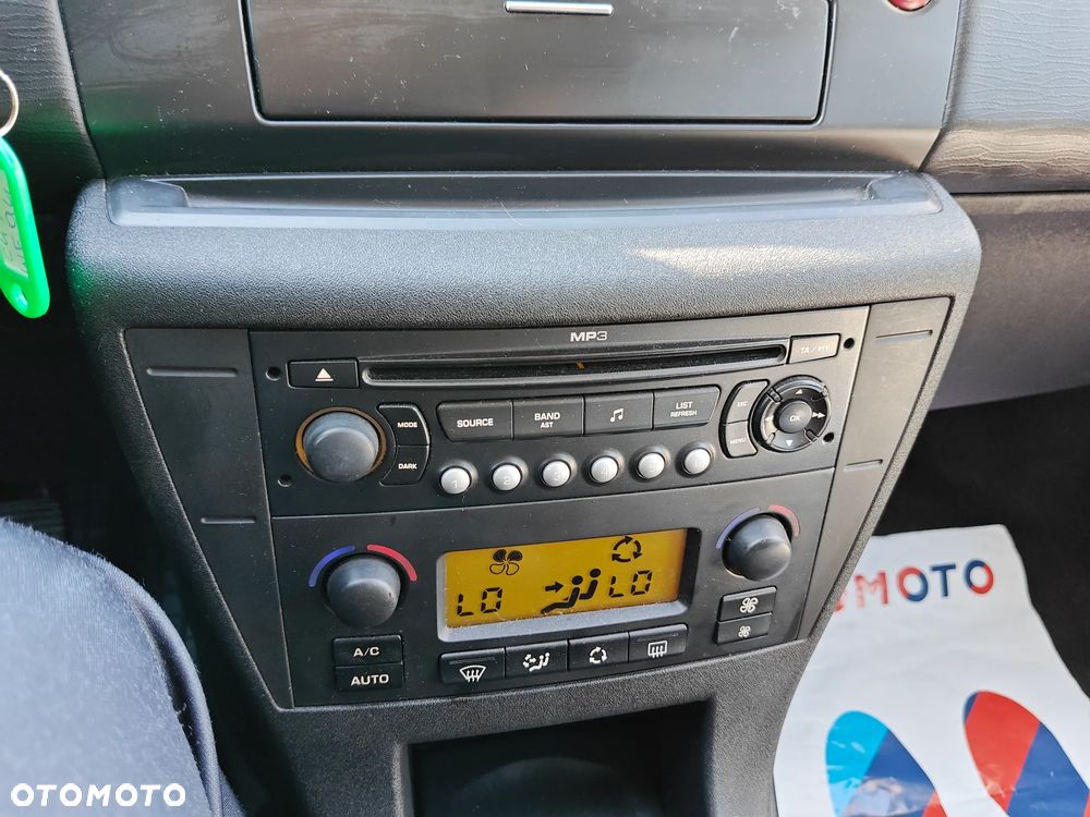 Citroën C4 1.4 16V Impress - 23