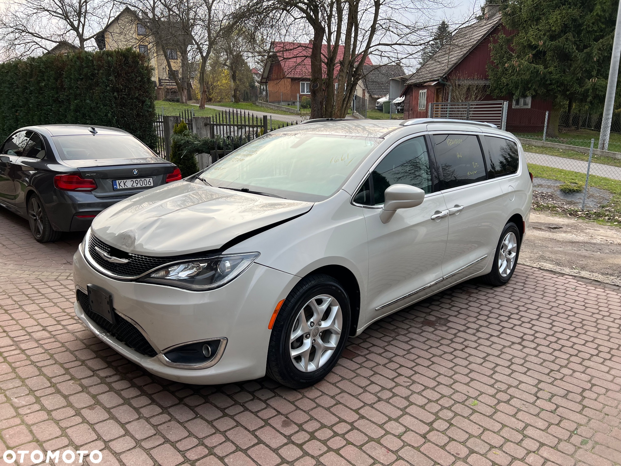 Chrysler Pacifica - 11