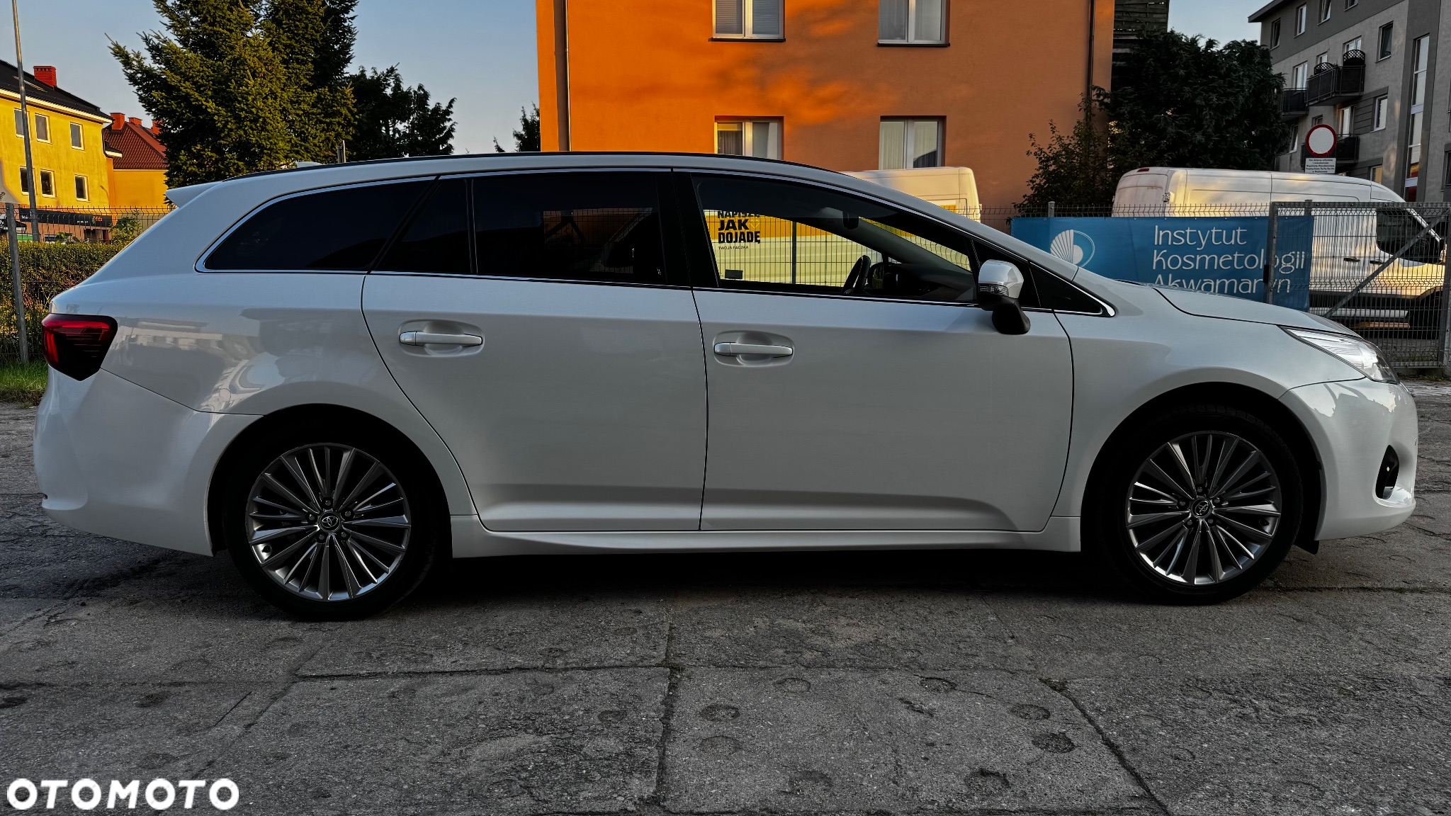 Toyota Avensis 1.8 Prestige MS - 8