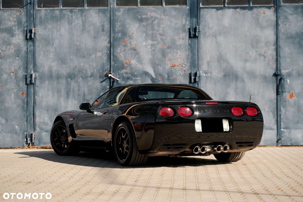 Chevrolet Corvette - 4