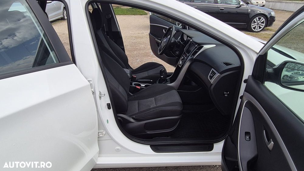 Hyundai i30 blue Kombi 1.6 CRDi Trend - 9