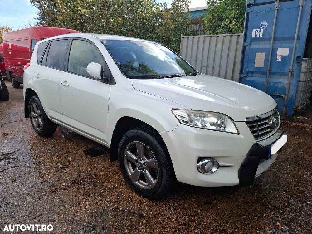 Prag Stanga Toyota RAV4 2012 SUV Alb - 1