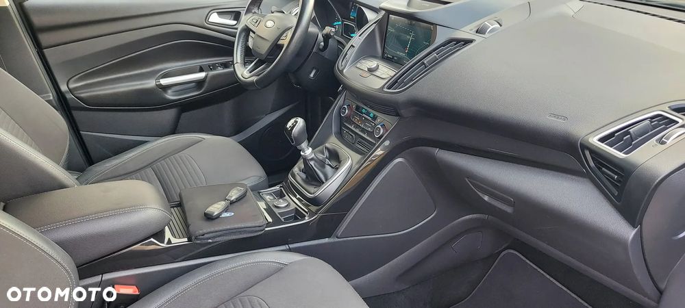 Ford Kuga 1.5 EcoBoost 2x4 Titanium - 6