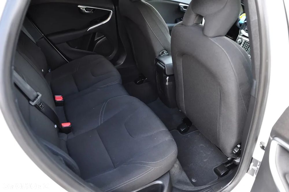 Volvo V40 D2 Momentum - 28