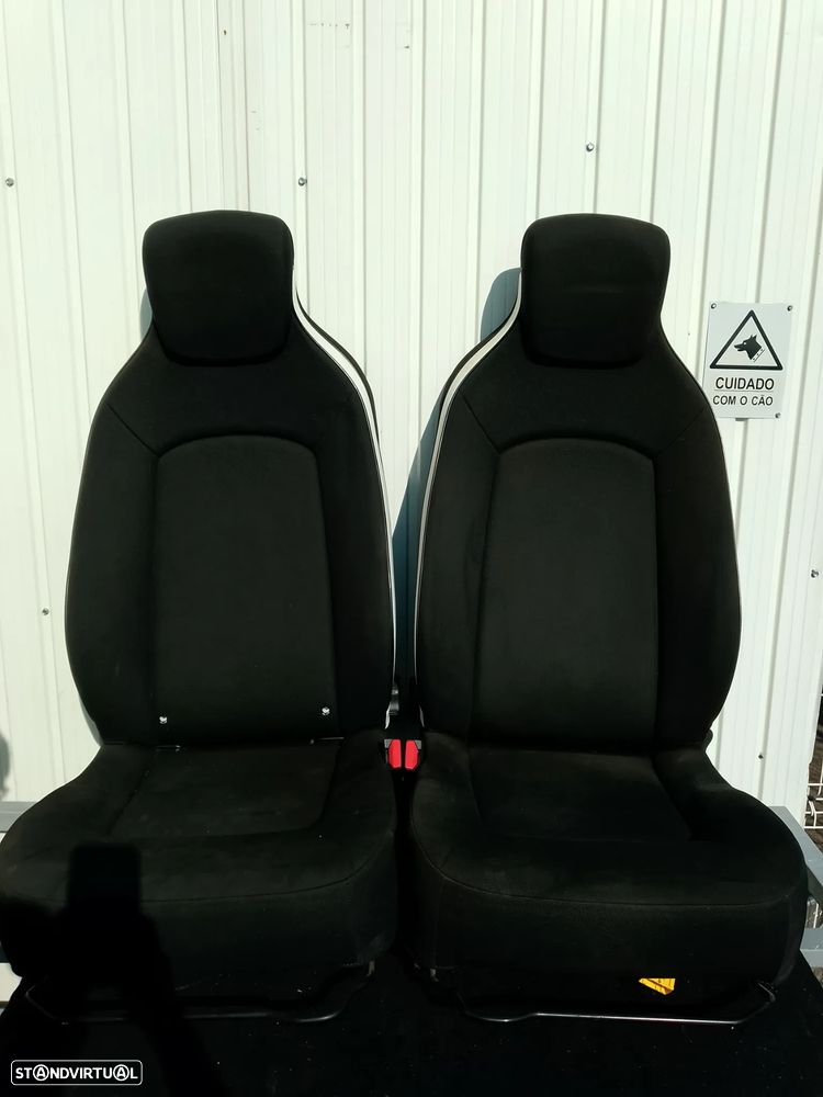 BANCOS FRENTE RENAULT ZOE - 1