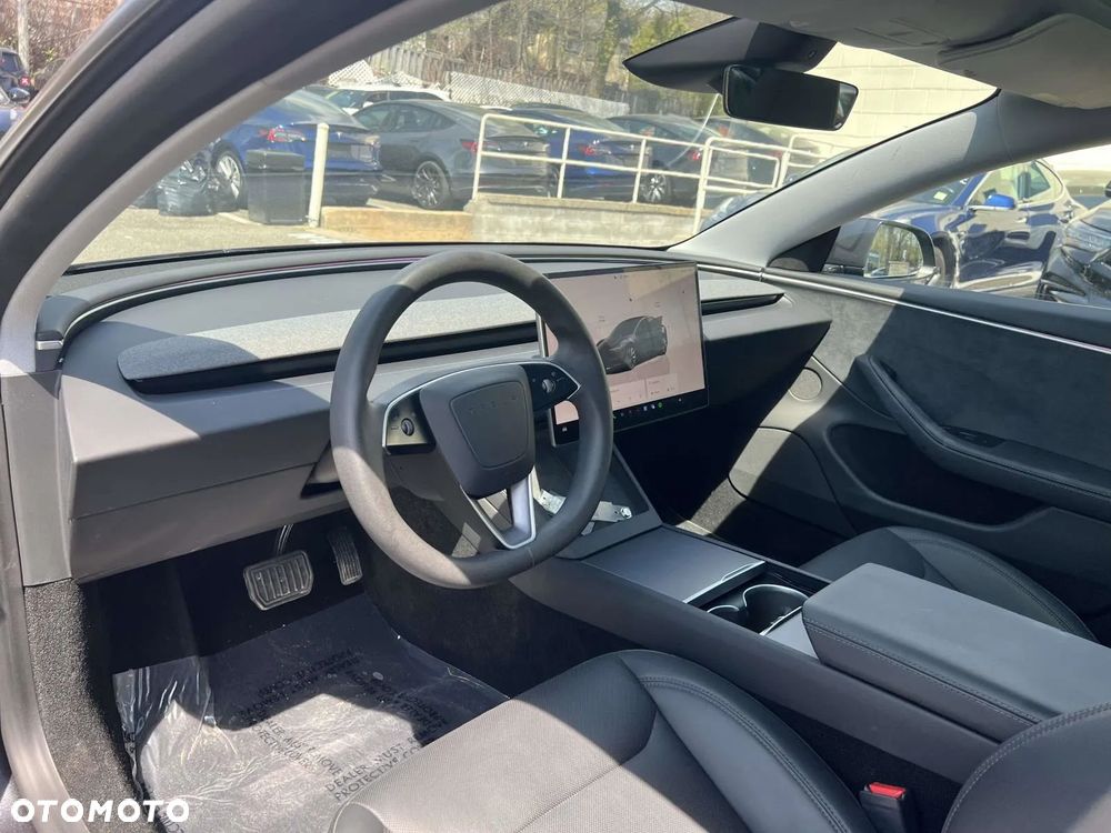 Tesla Model 3 - 9
