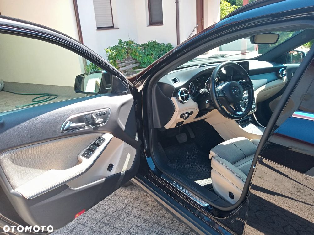 Mercedes-Benz GLA 220 4-Matic - 11
