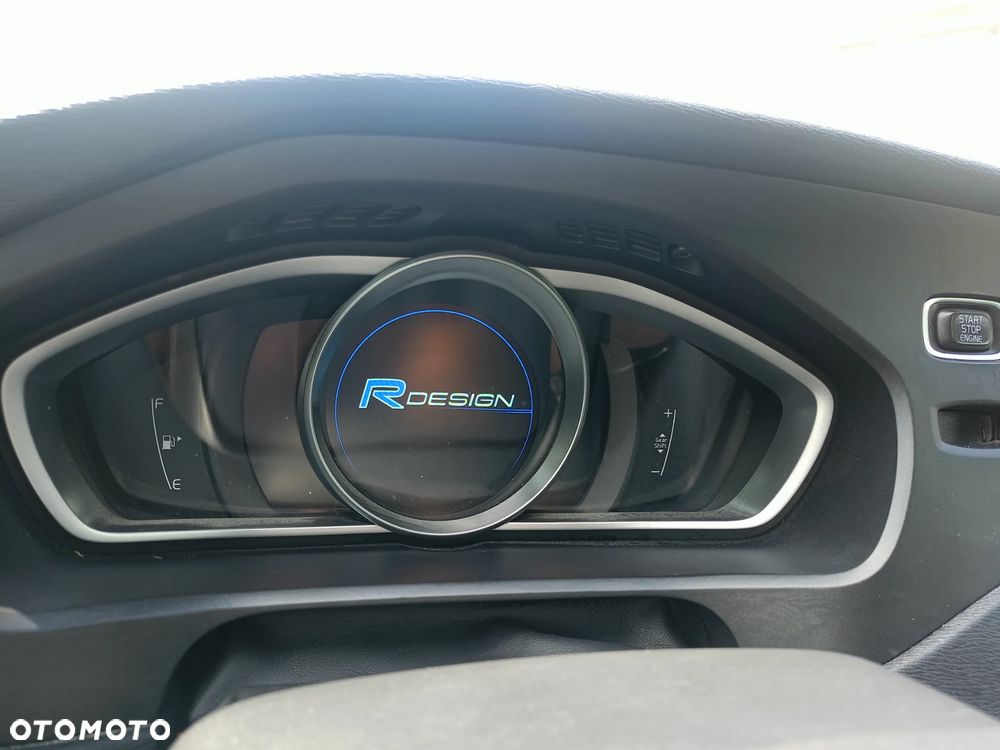 Volvo V40 D2 R-Design - 8