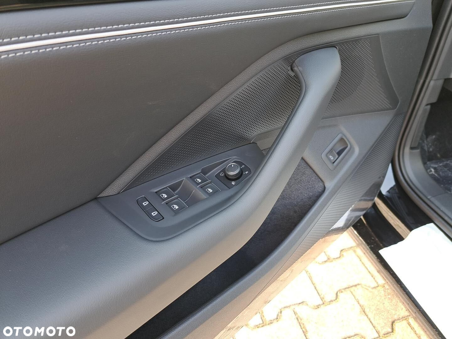 Volkswagen Passat 2.0 TDI SCR 4Mot Elegance DSG - 24
