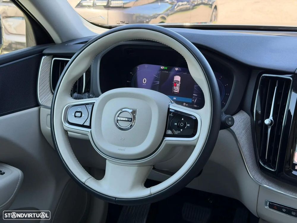 Volvo XC 60 2.0 B4 Plus Bright - 28