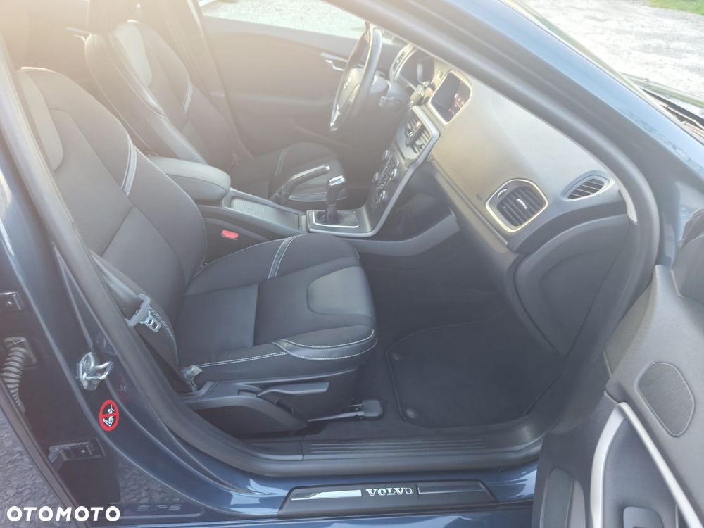 Volvo V40 D2 Momentum - 17