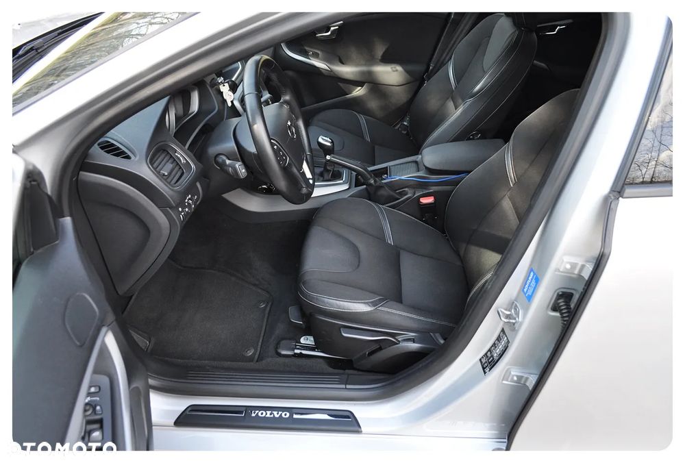 Volvo V40 T2 Drive-E Momentum - 23