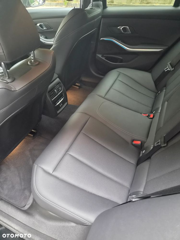 BMW Seria 3 320d xDrive mHEV M Sport - 10