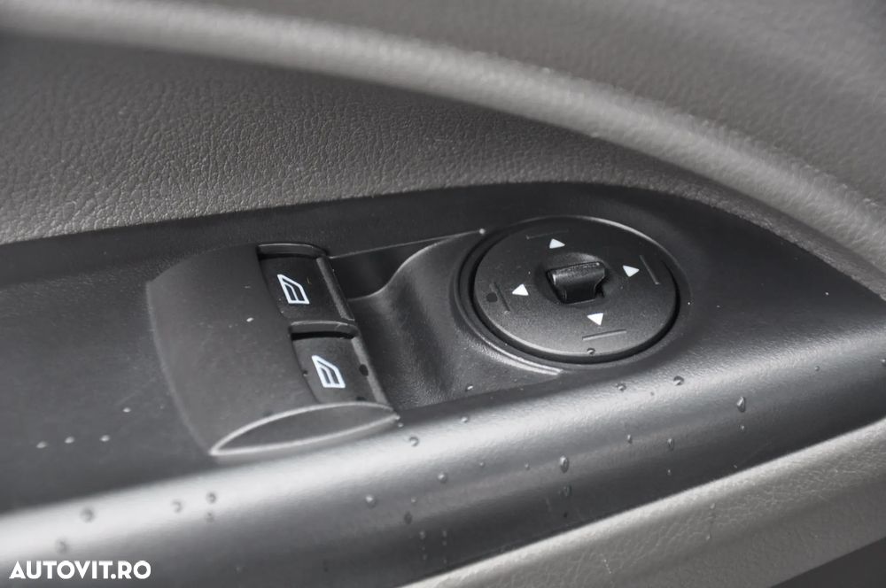 Ford Transit Connect - 23