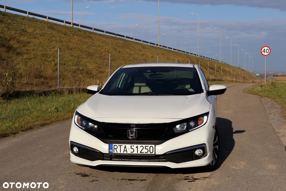 Honda Civic 1.5 i-VTEC Turbo CVT Elegance - 10