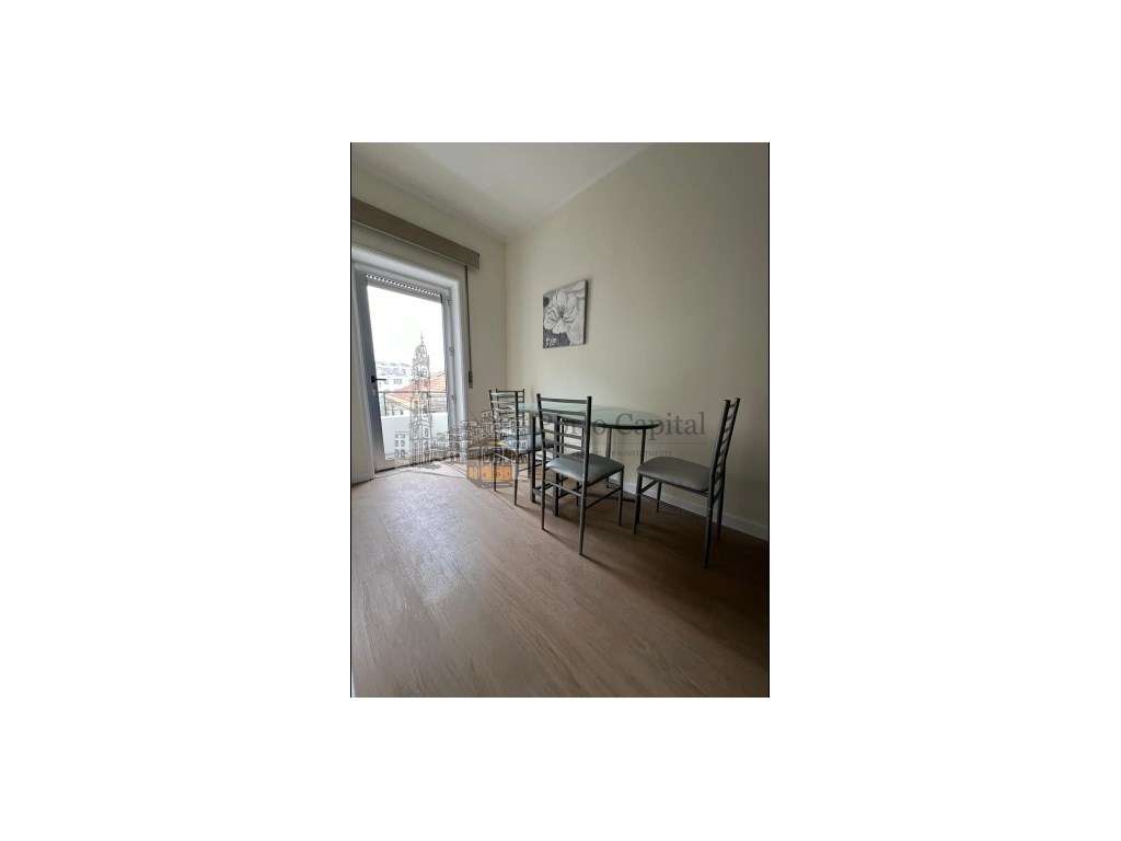EXCELENTE APARTAMENTO T1 NO CENTRO DO PORTO JUNTO AO METRO DO MARQUES - Grande imagem: 3/27