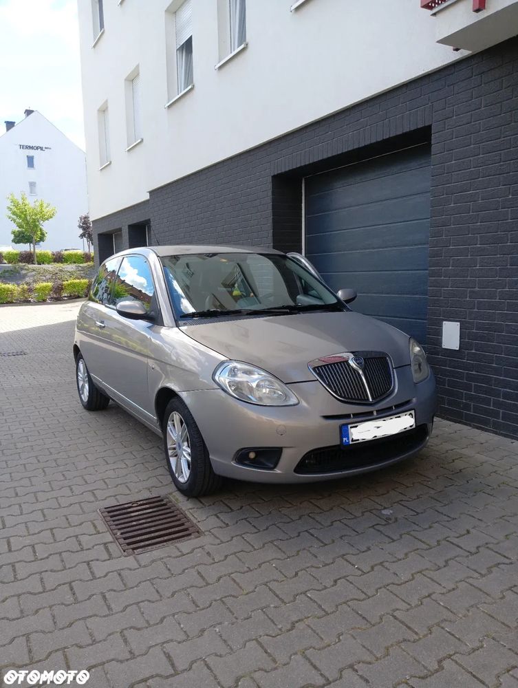 Lancia Ypsilon 1.4 8V Platino (4 os.) - 1