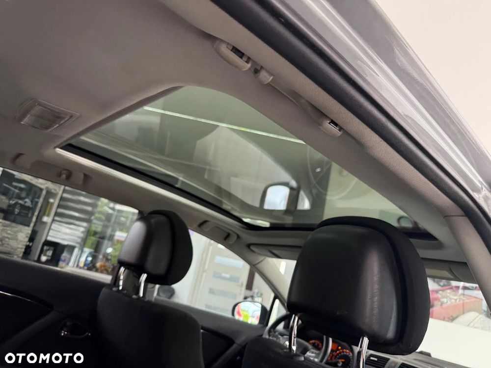 Toyota Avensis 2.0 D-4D Luna - 23