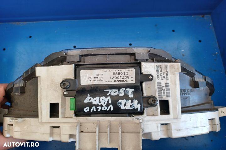 Ceasuri bord 30669185 30710071 Volvo V50 1 [2003 - 2011] wagon 2.0 D - 3