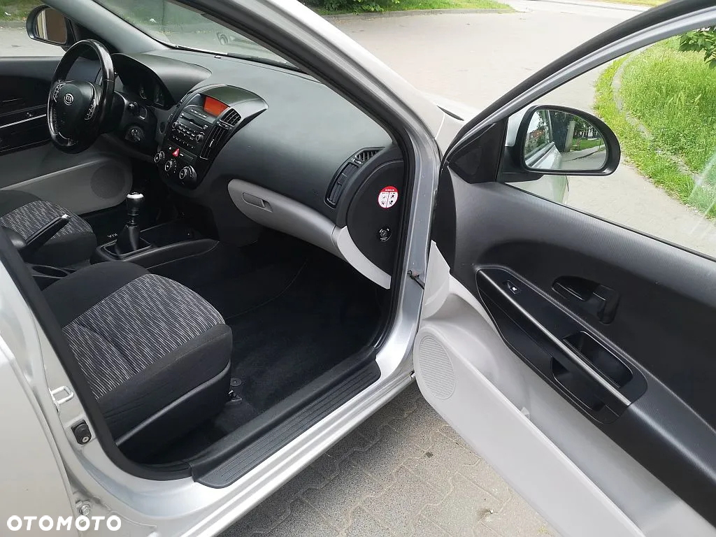 Kia Ceed - 16