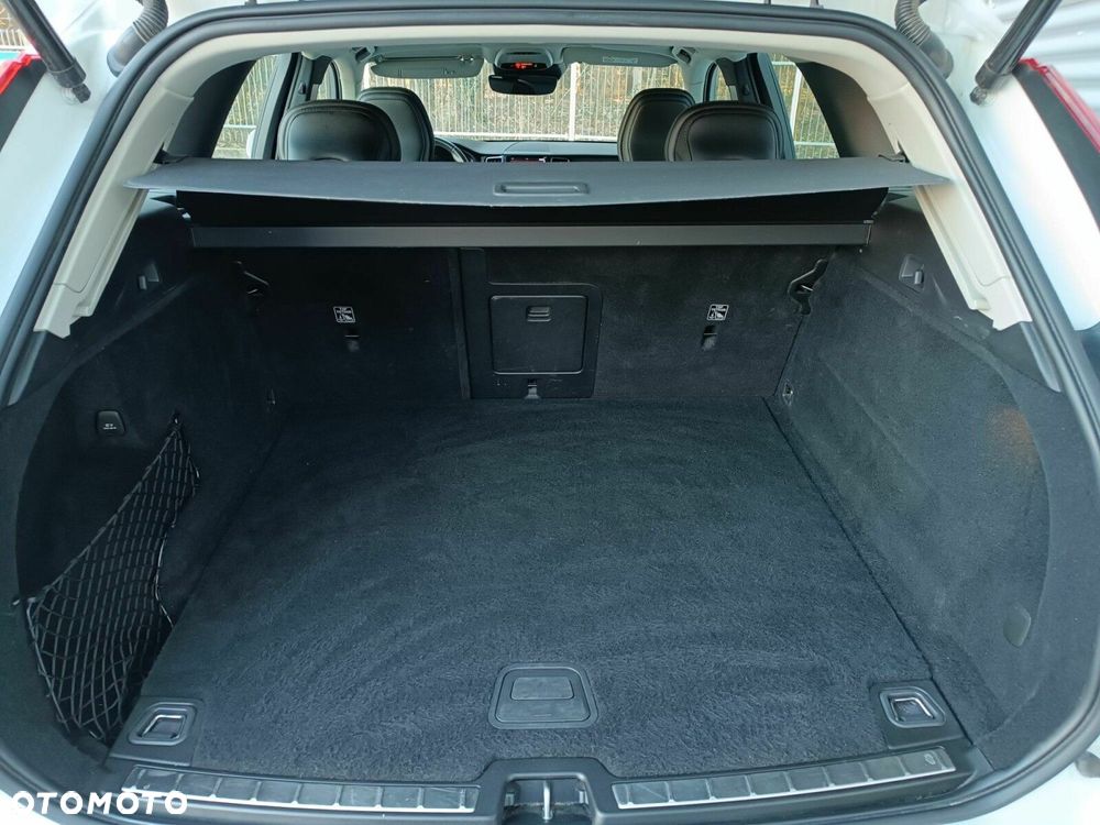 Volvo XC 60 T4 Momentum Pro - 29