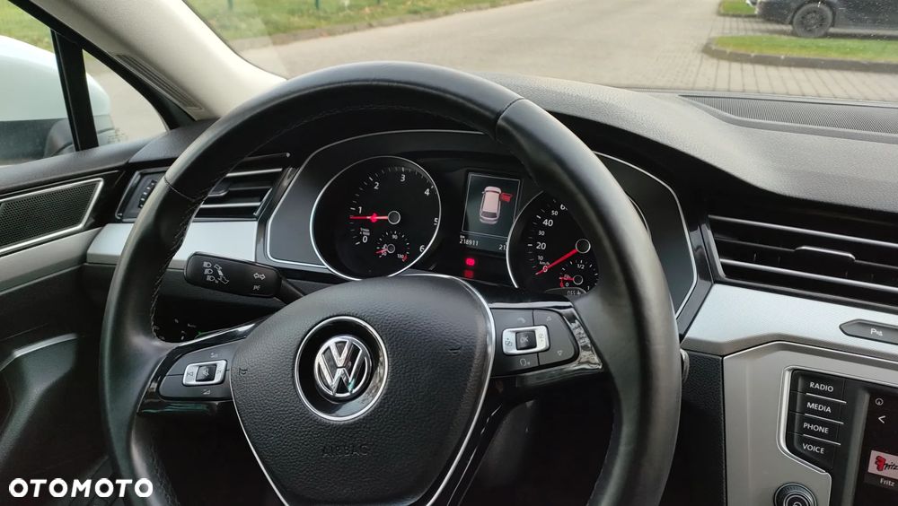 Volkswagen Passat 2.0 TDI SCR DSG Comfortline - 11