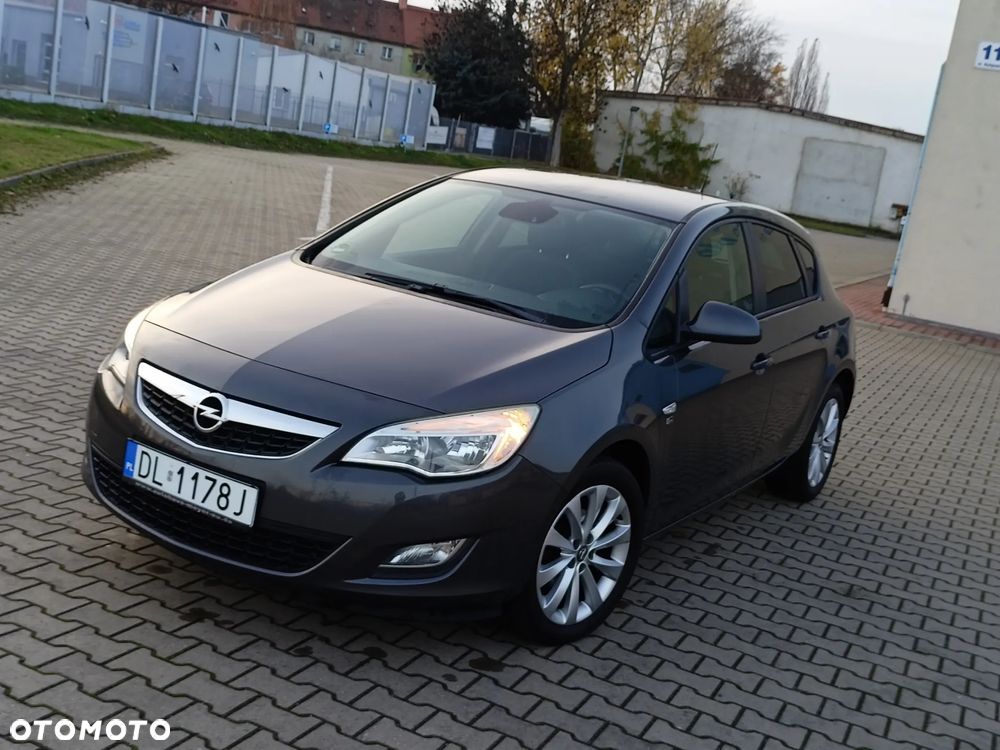 Opel Astra 1.4 Turbo 150 Jahre - 4