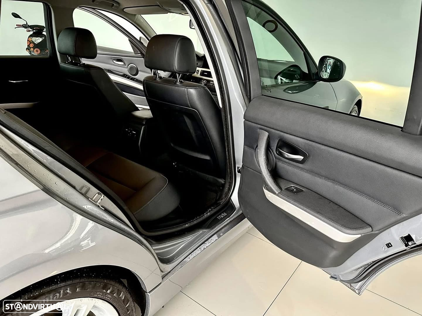 BMW 318 d Touring Navigation Sport - 13