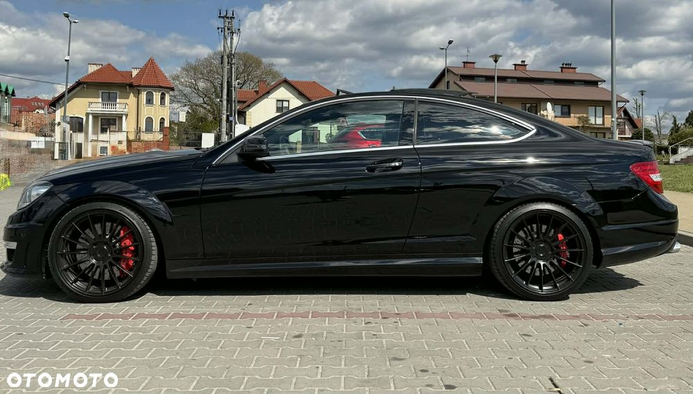 Mercedes-Benz Klasa C 63 AMG AMG SPEEDSHIFT MCT AMG Performance Package - 5