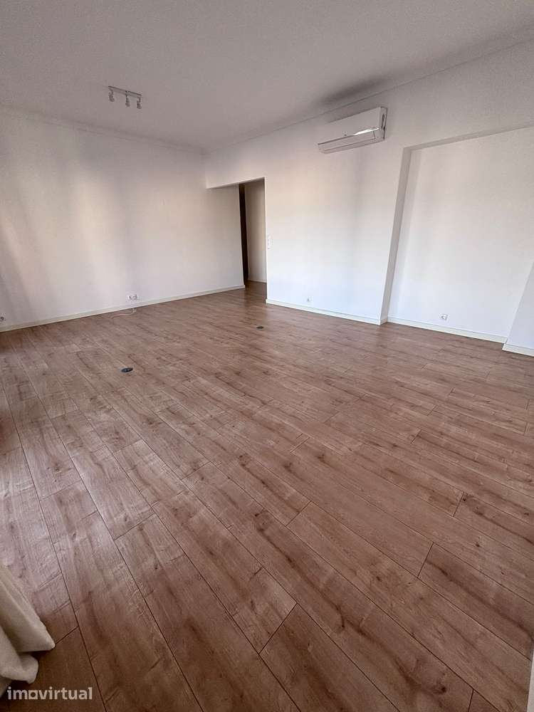 T2 com Varandas e Vista Desimpedida em Miraflores, Algés com garagem - Grande imagem: 2/12