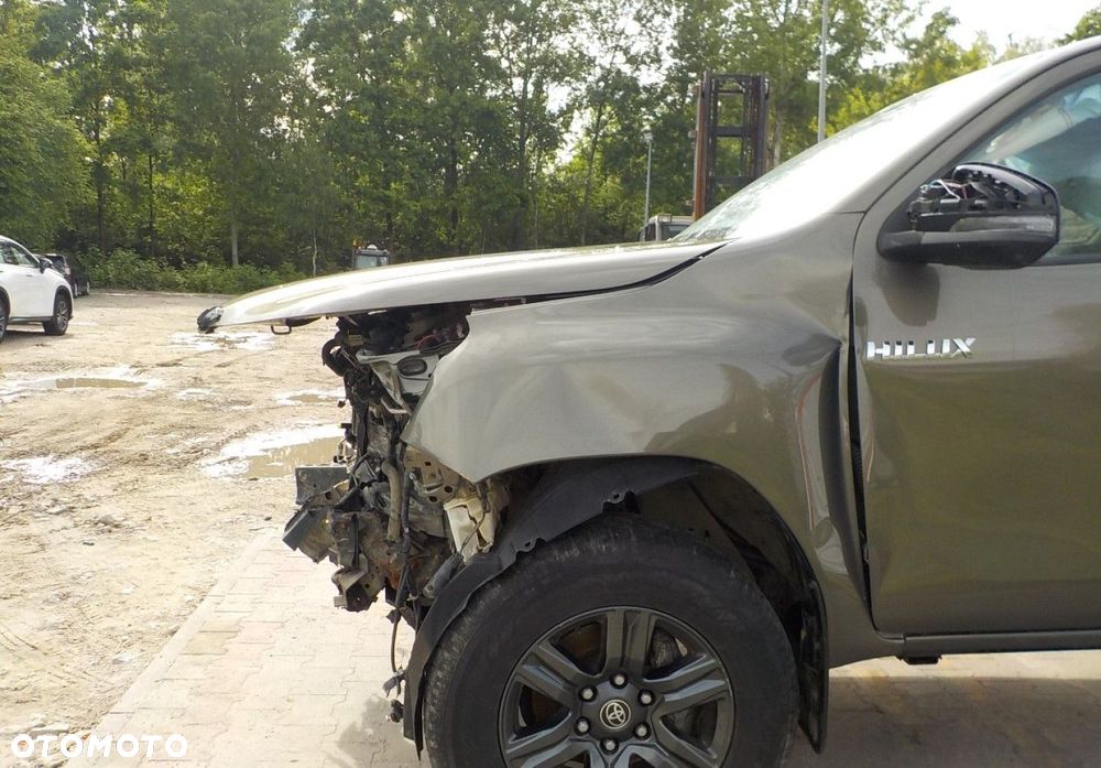 Toyota Hilux - 12