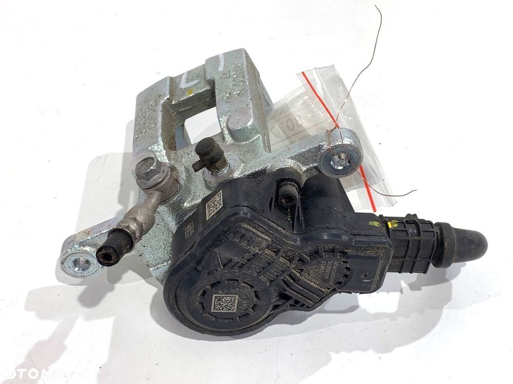 ZACISK LEWY TYŁ  HYUNDAI KONA II (SX2) 2022 - EV 150 kW [204 KM] elektryczny 2023 - - 2