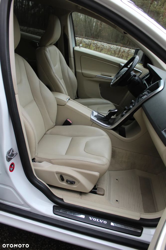 Volvo XC 60 T6 AWD Momentum - 21