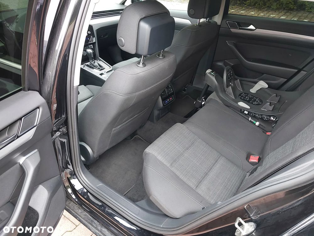 Volkswagen Passat 2.0 TDI Business DSG - 11