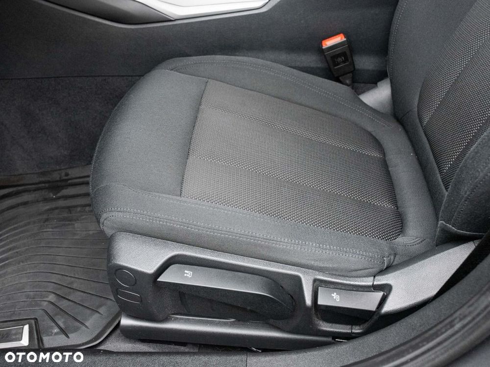 BMW Seria 3 318i - 11