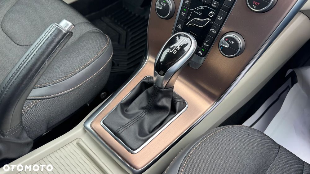 Volvo V40 Cross Country T4 AWD Drive-E Momentum - 29