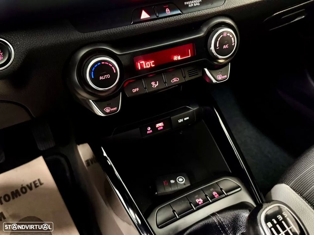Kia Stonic 1.6 CRDi TX - 39
