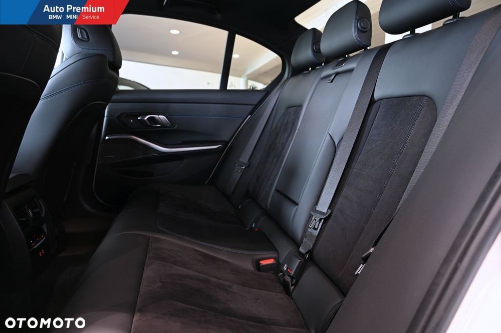 BMW Seria 3 330d xDrive MHEV - 12