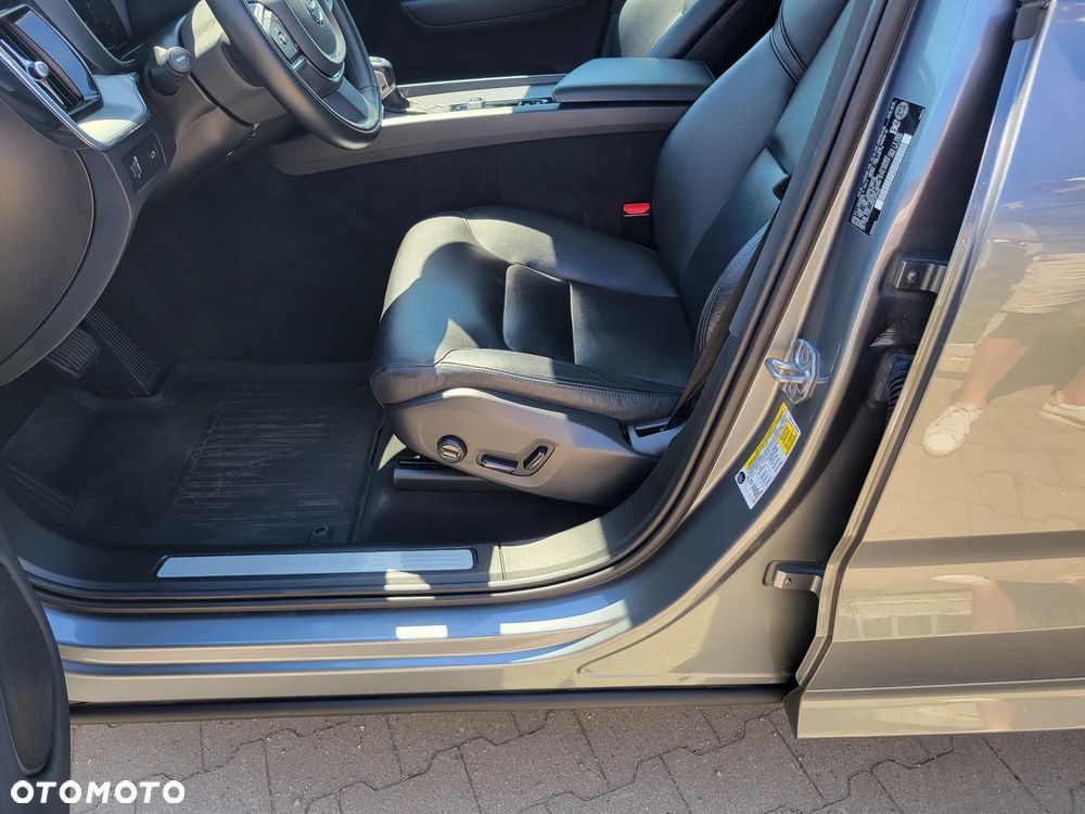 Volvo XC 60 T6 AWD R-Design - 9