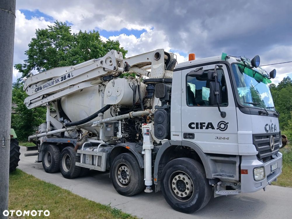 Mercedes-Benz Actros - 1