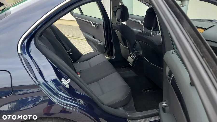 Mercedes-Benz Klasa C 220 CDI Elegance - 17