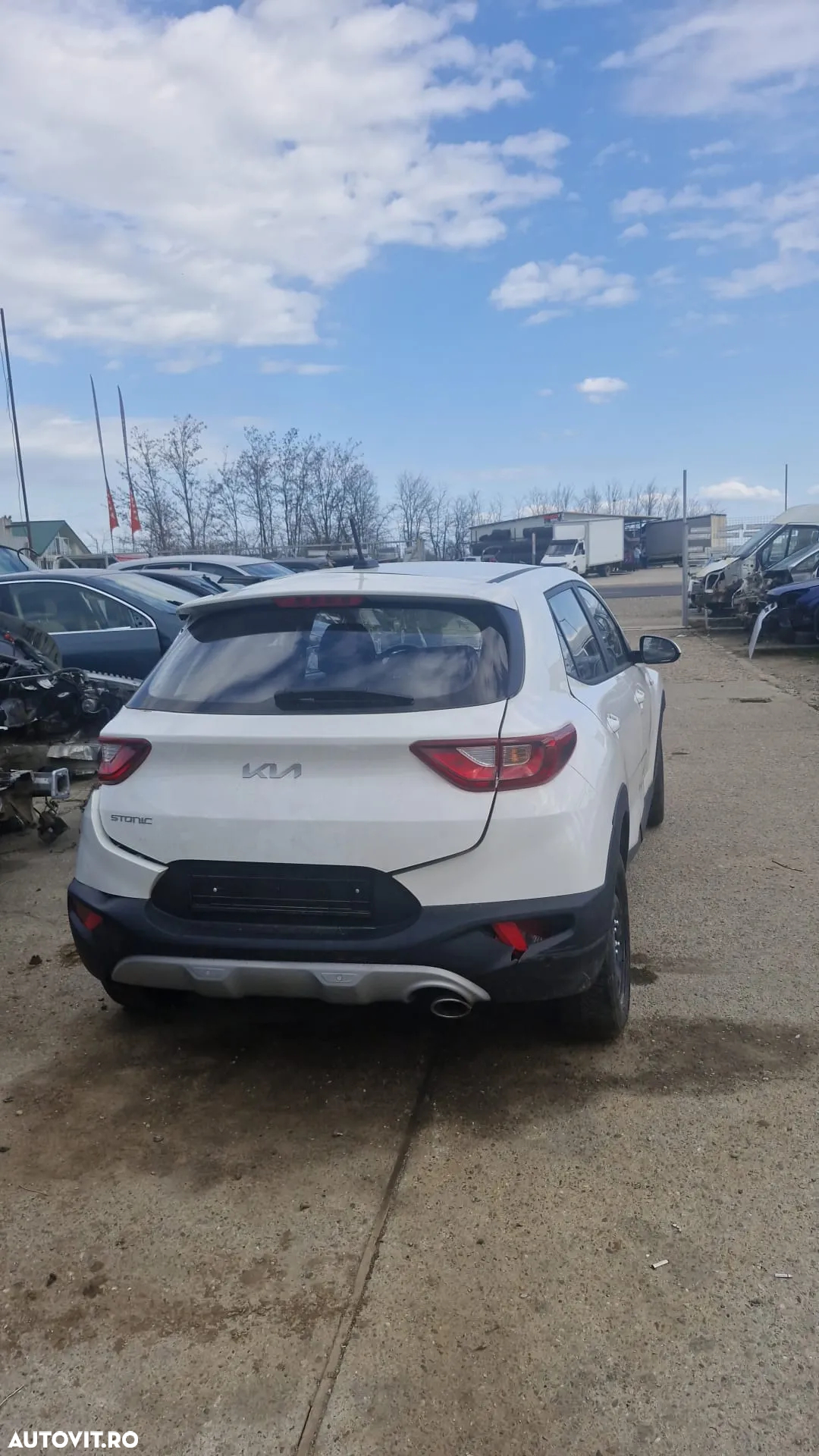 Dezmembram Kia Stonic an 2024 motor 1.2 benzina - 5