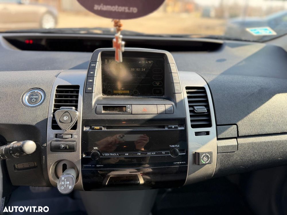 Toyota Prius (Hybrid) Sol - 9