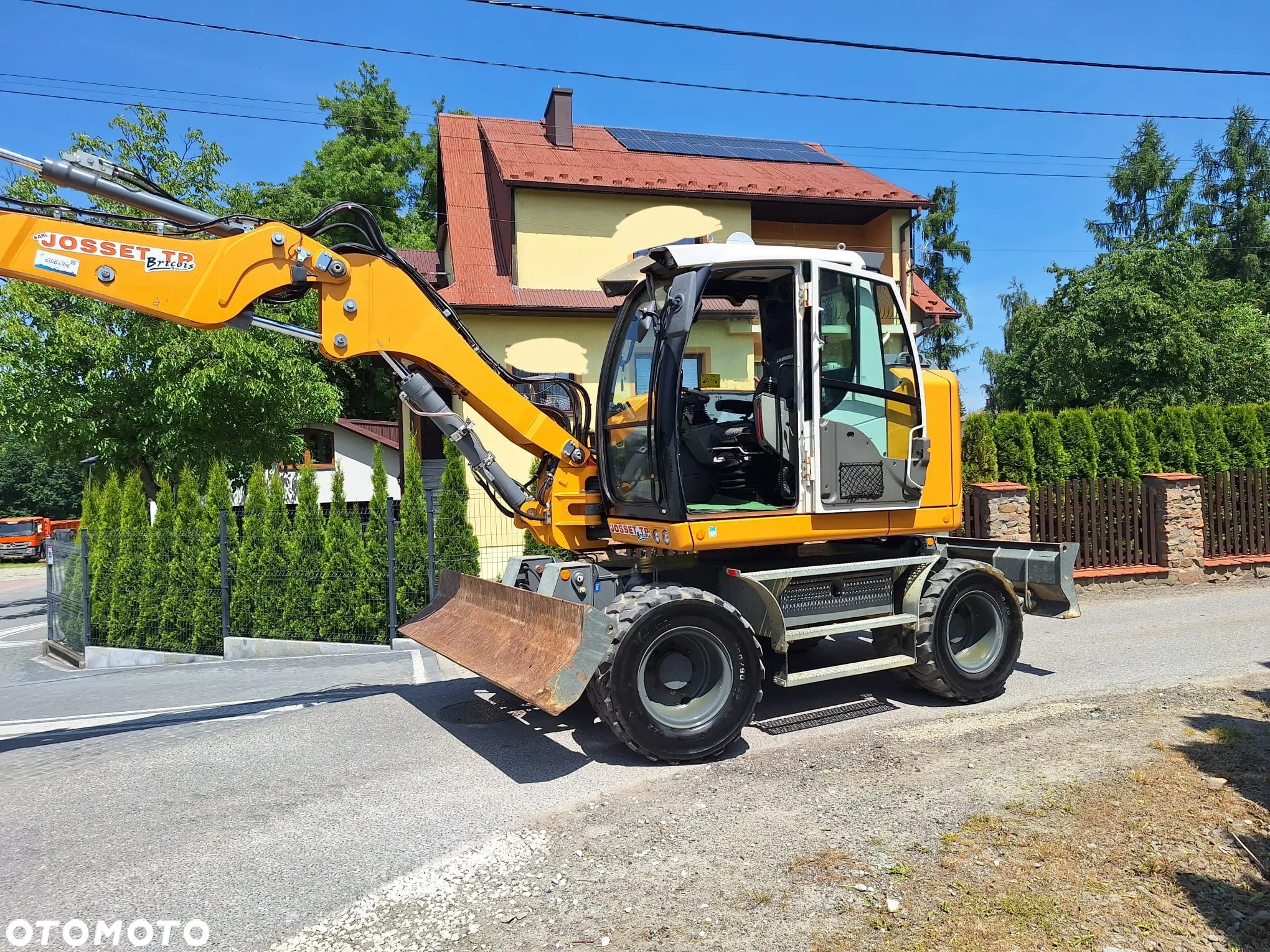 Liebherr A910 - 11