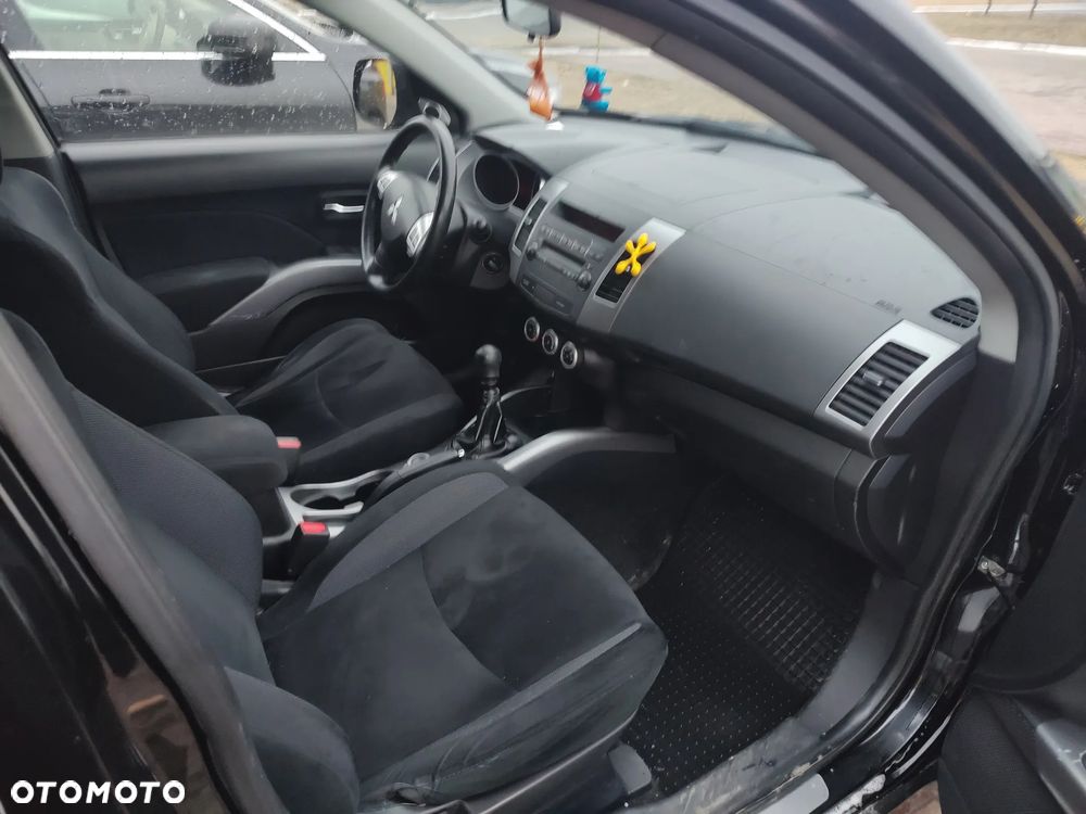 Mitsubishi Outlander 2.0 DID Instyle - 5