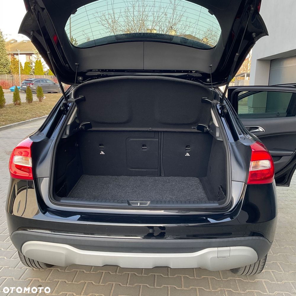 Mercedes-Benz GLA 180 - 13